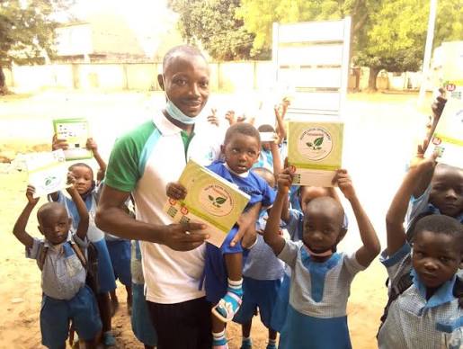Foundation Gives School Supplies to Children of Parents With Disabilities